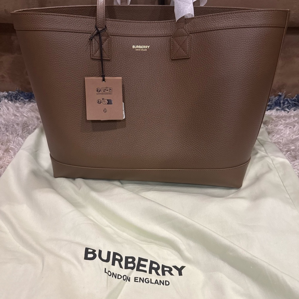 Burberry Leather Tote with Classic Check Lining  chocolate brown